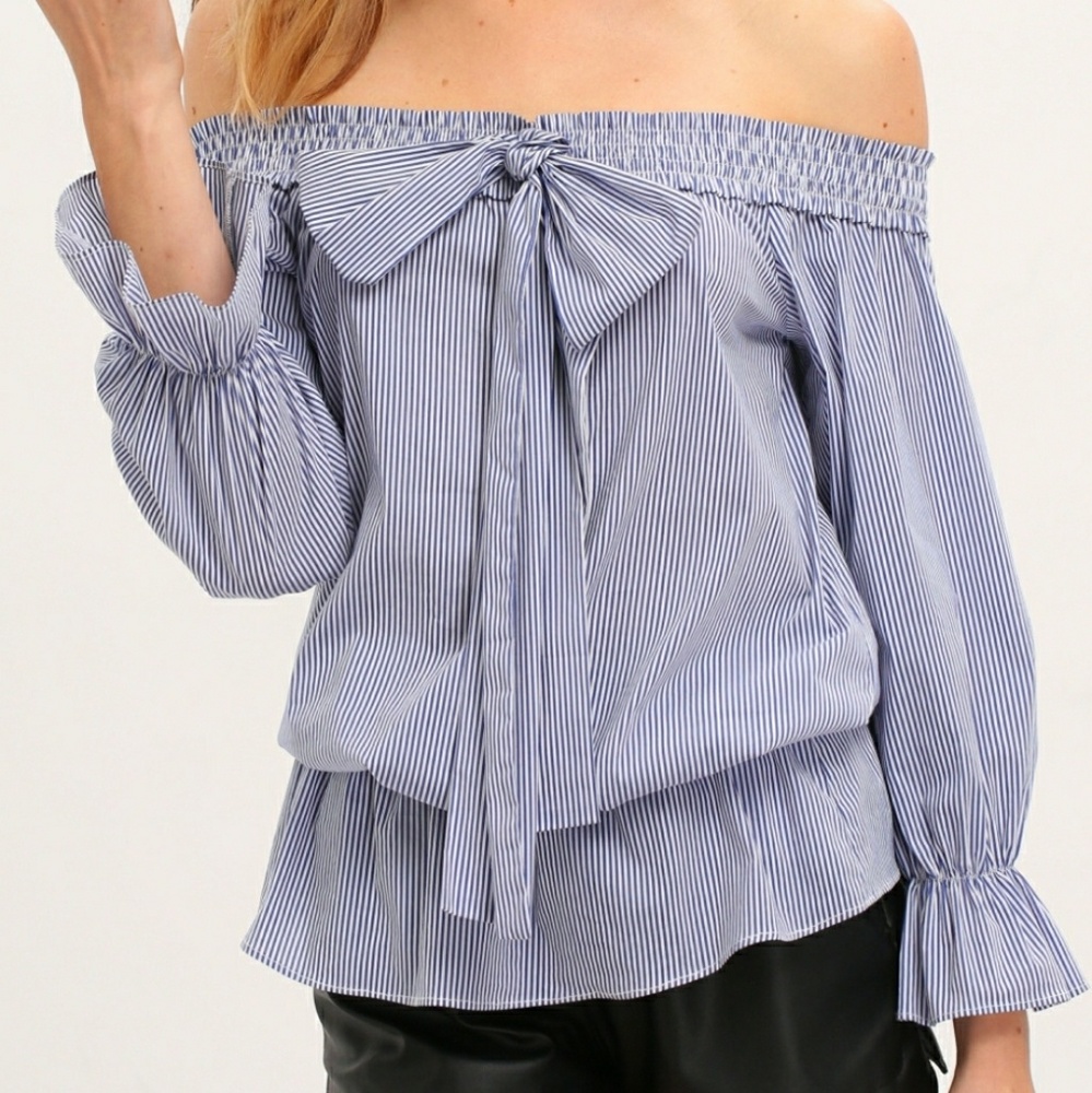 🌸SOLD🌸 Off the shoulder blouse